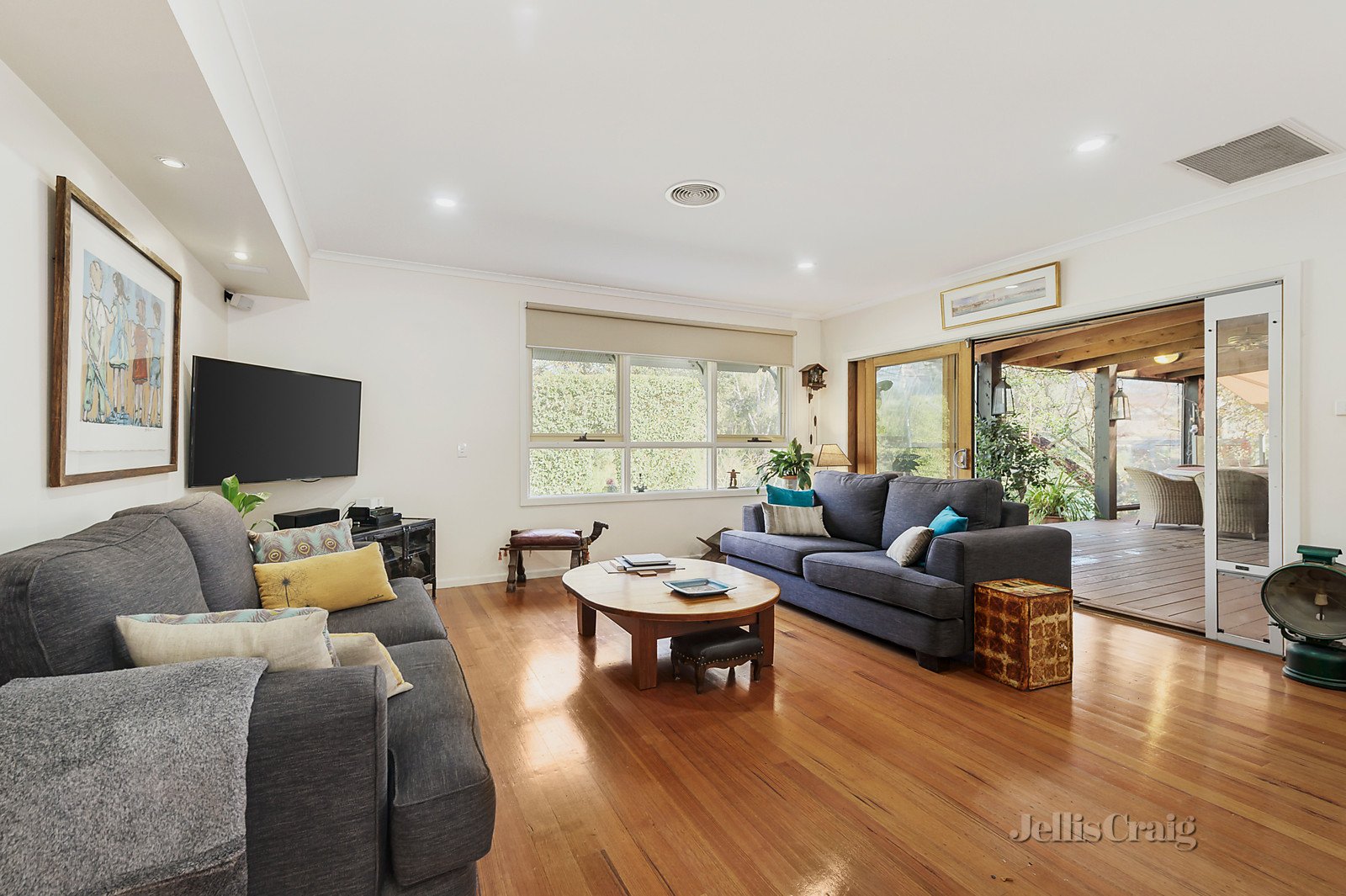 1/4 Currawong Lane, Greensborough image 4