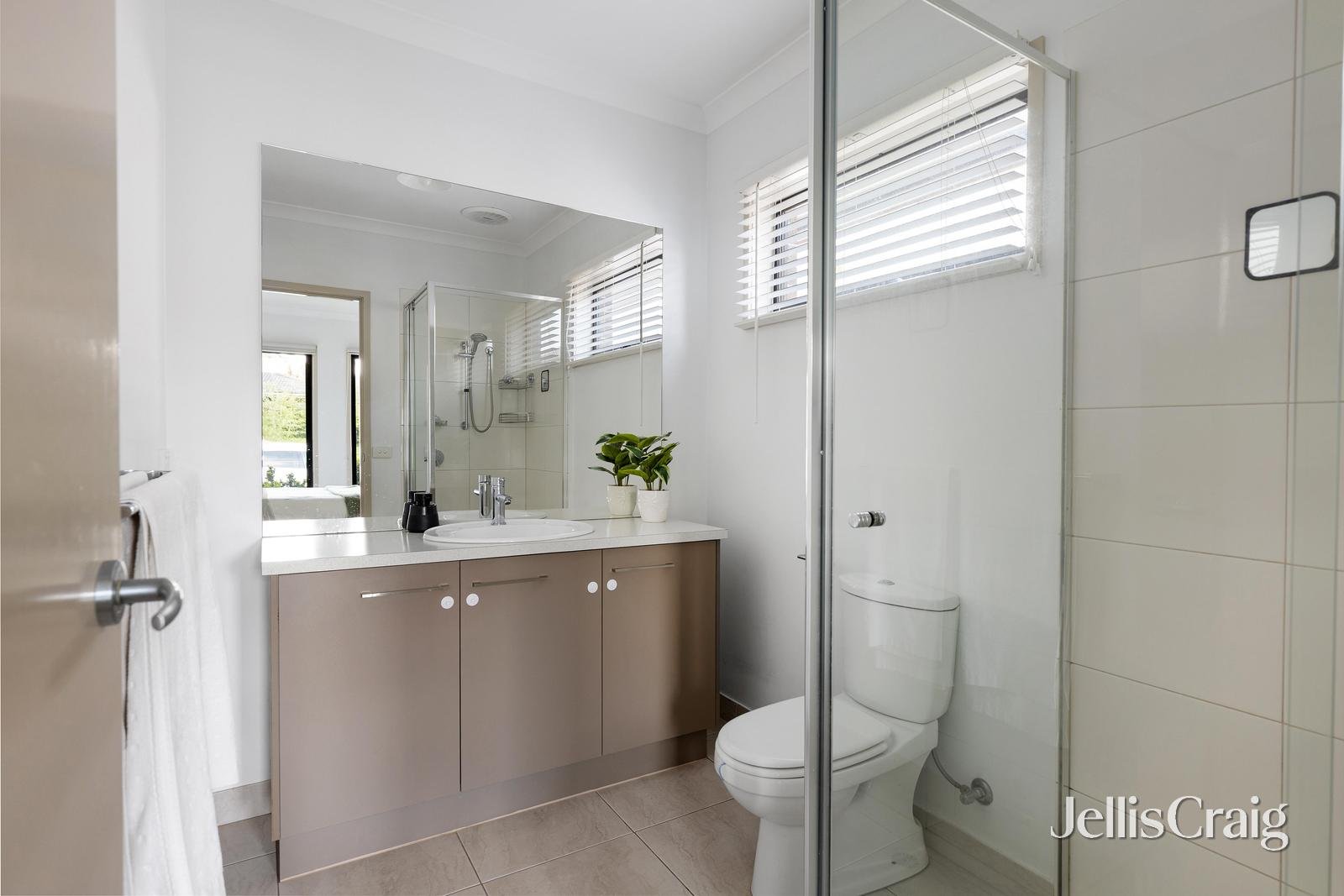 14 Dalziel Drive, Mernda image 13