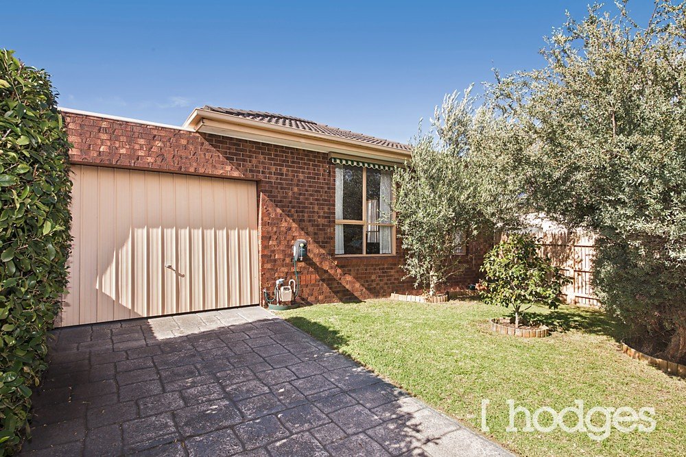 1 / 4 Daphne Street  Bentleigh East