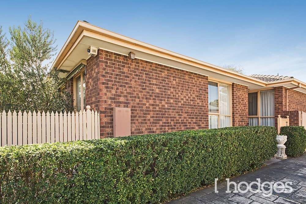 1 / 4 Daphne Street  Bentleigh East
