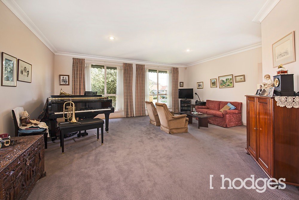 1 / 4 Daphne Street  Bentleigh East