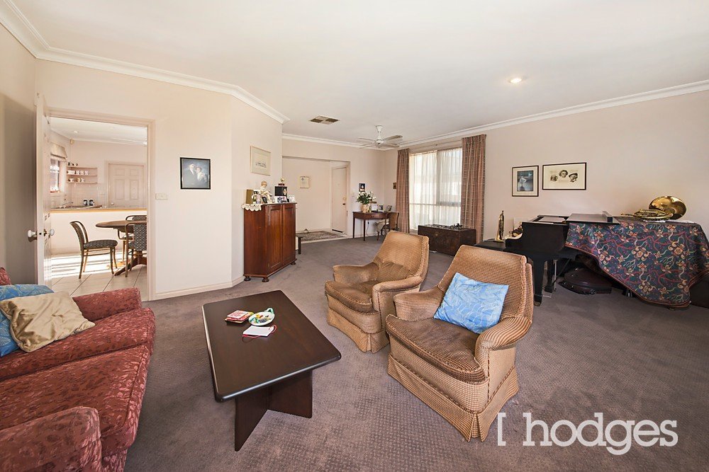 1 / 4 Daphne Street  Bentleigh East