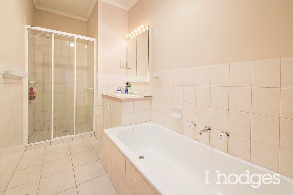 1 / 4 Daphne Street  Bentleigh East