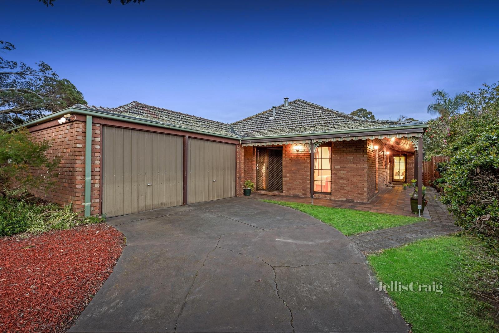 14 Dion Road, Glen Waverley image 1