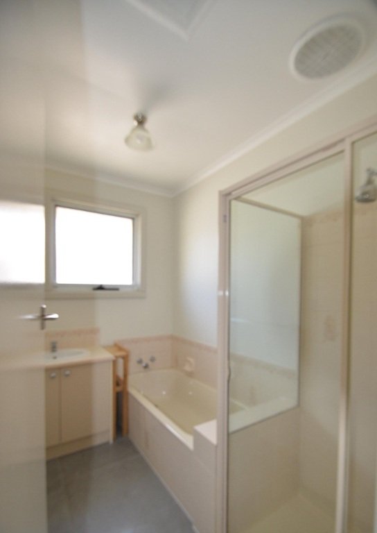 1/4 Dion Street, Glen Waverley image 3