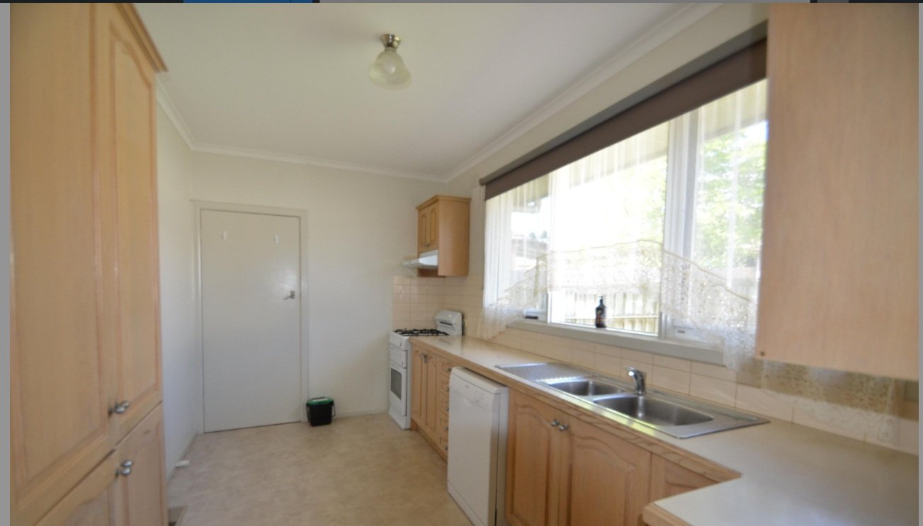 1/4 Dion Street, Glen Waverley image 1