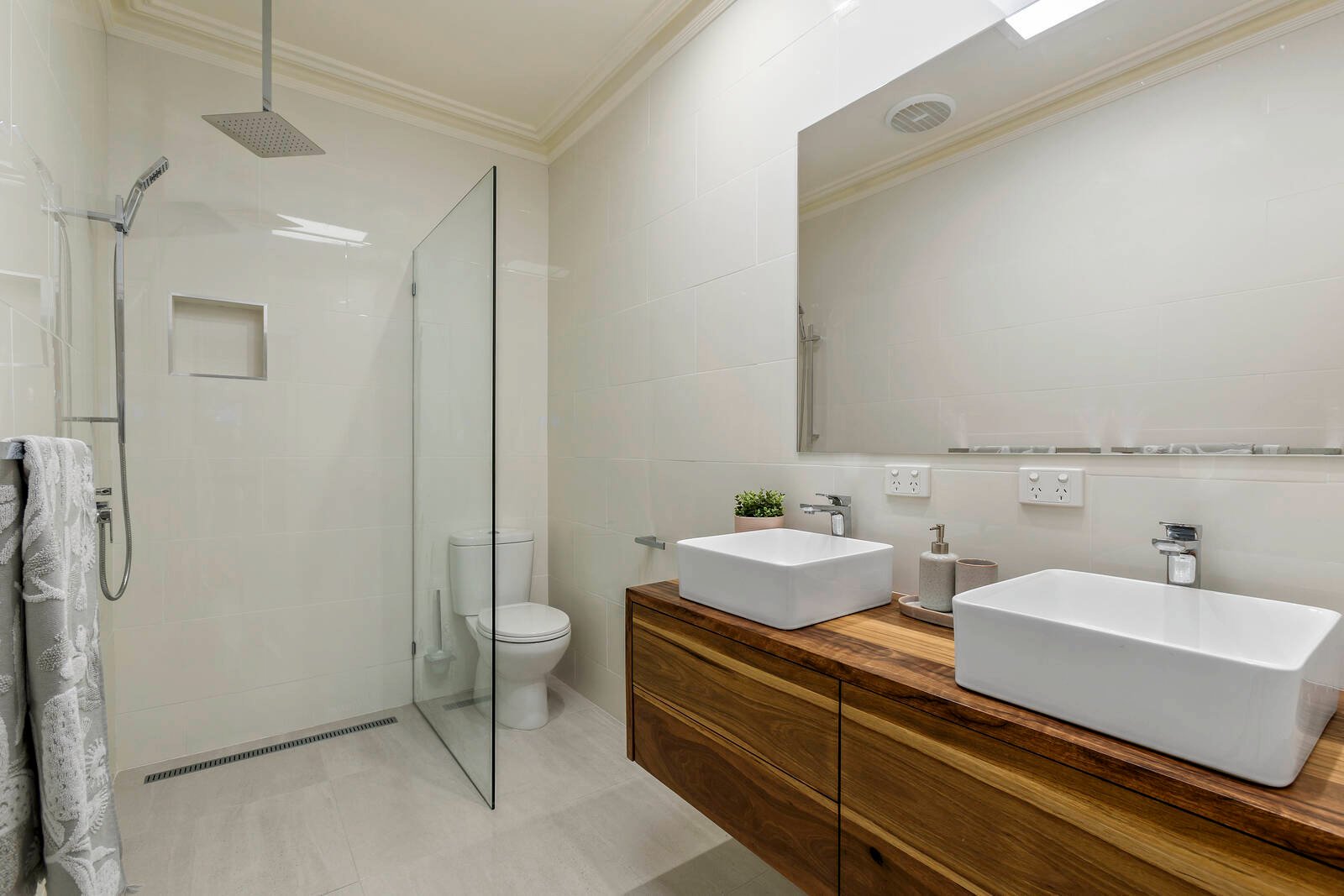 Property Gallery Thumbnail 12