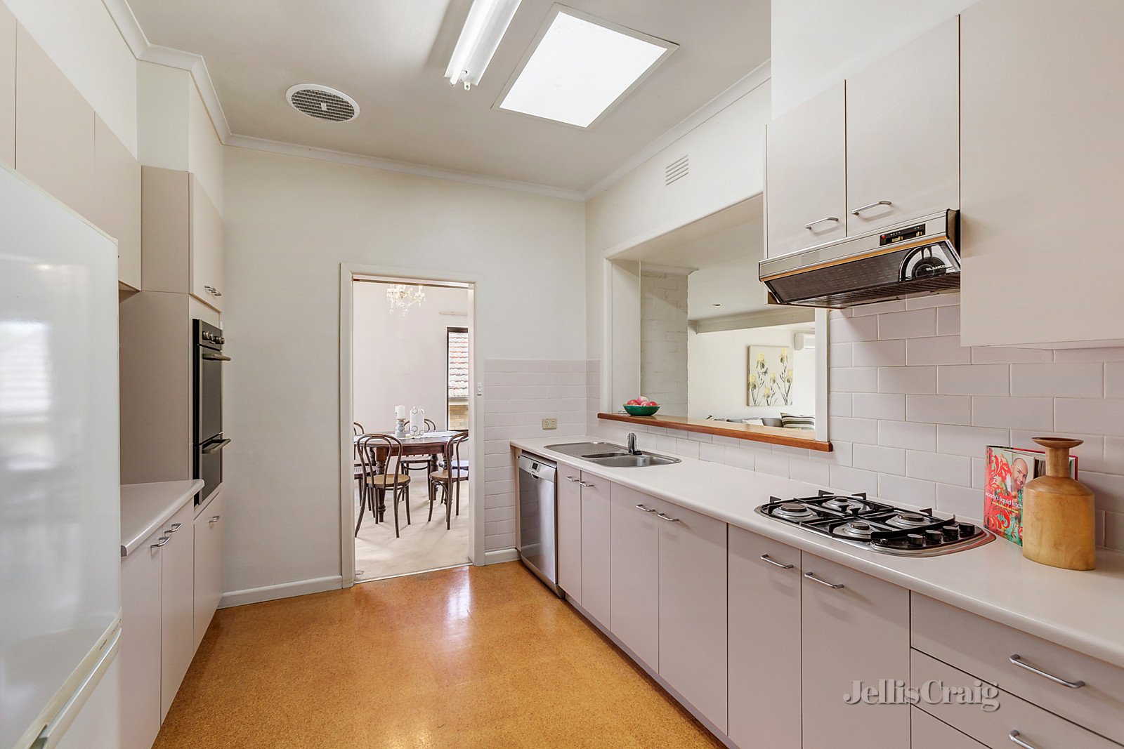 14 Elwood Street, Surrey Hills image 4