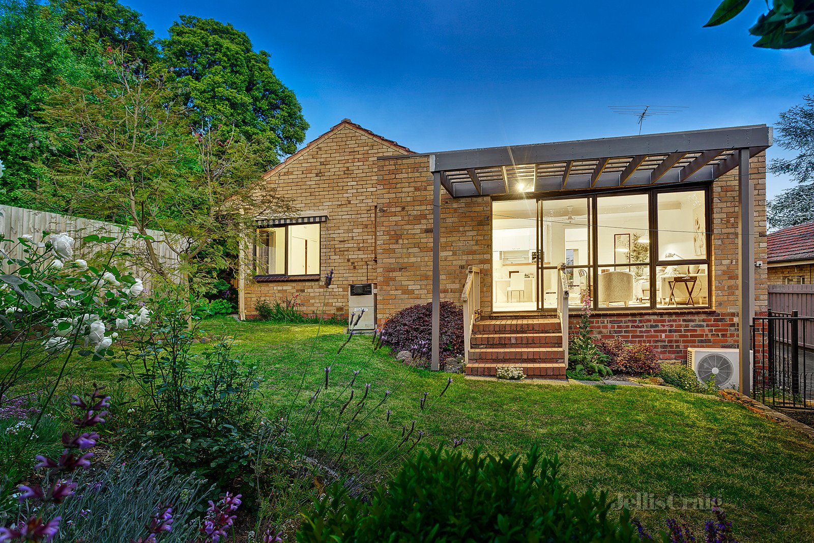 14 Elwood Street, Surrey Hills image 9