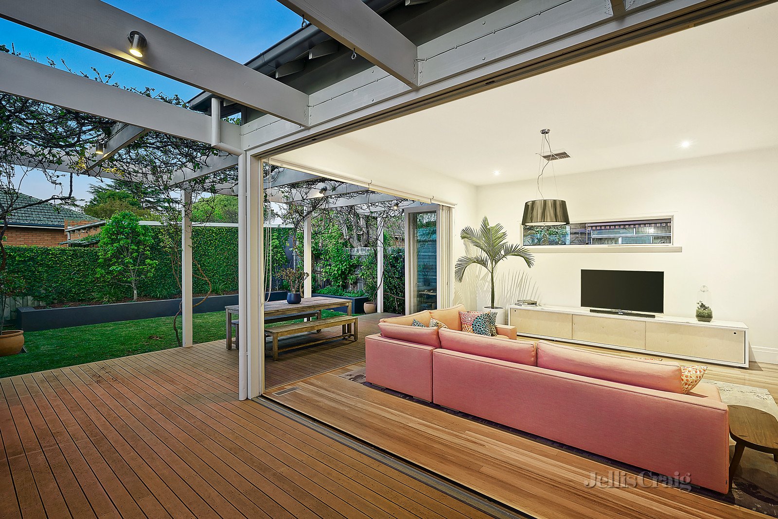 14 Eumeralla Road, Caulfield South image 3