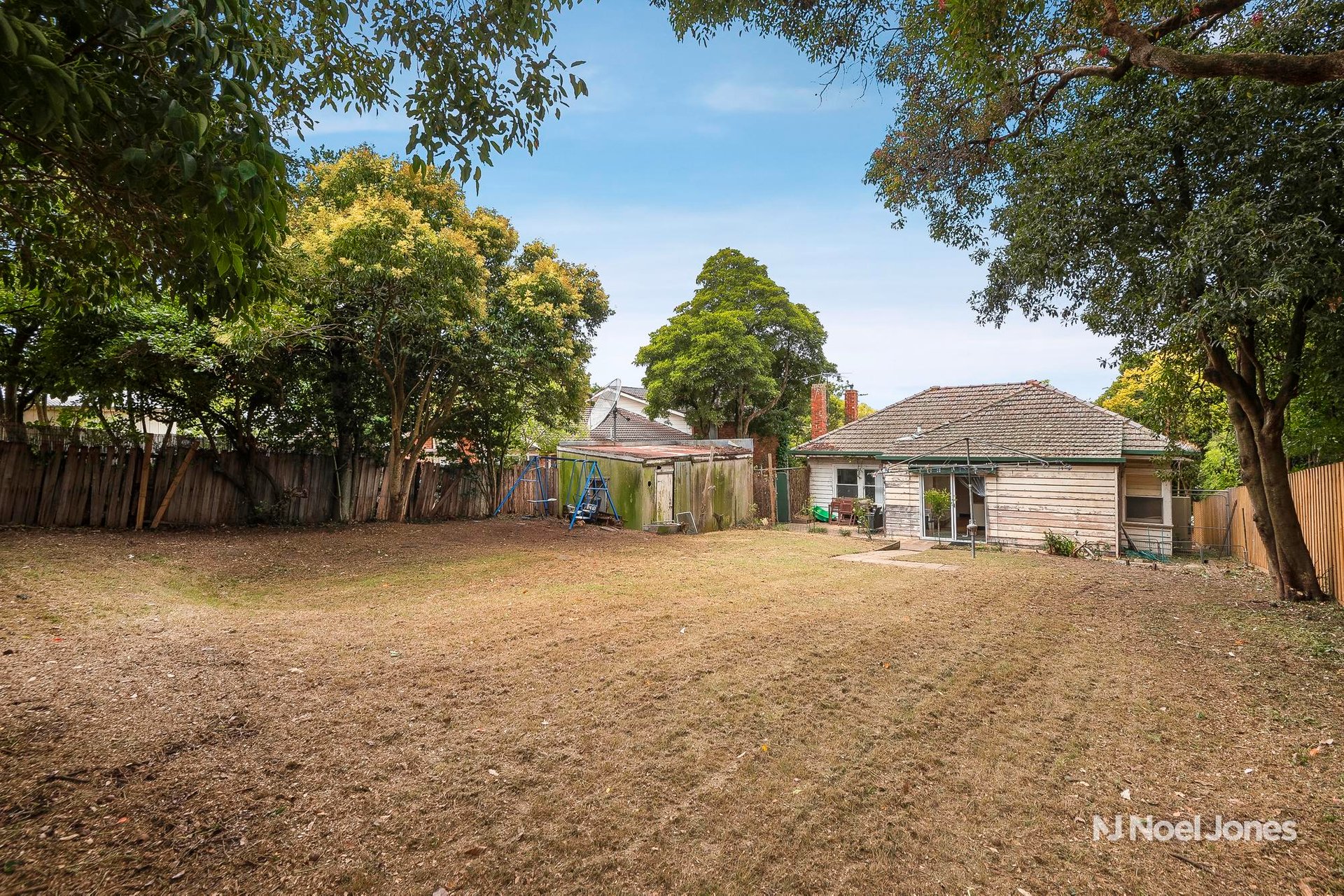 14 Glendale Street, Surrey Hills image 5