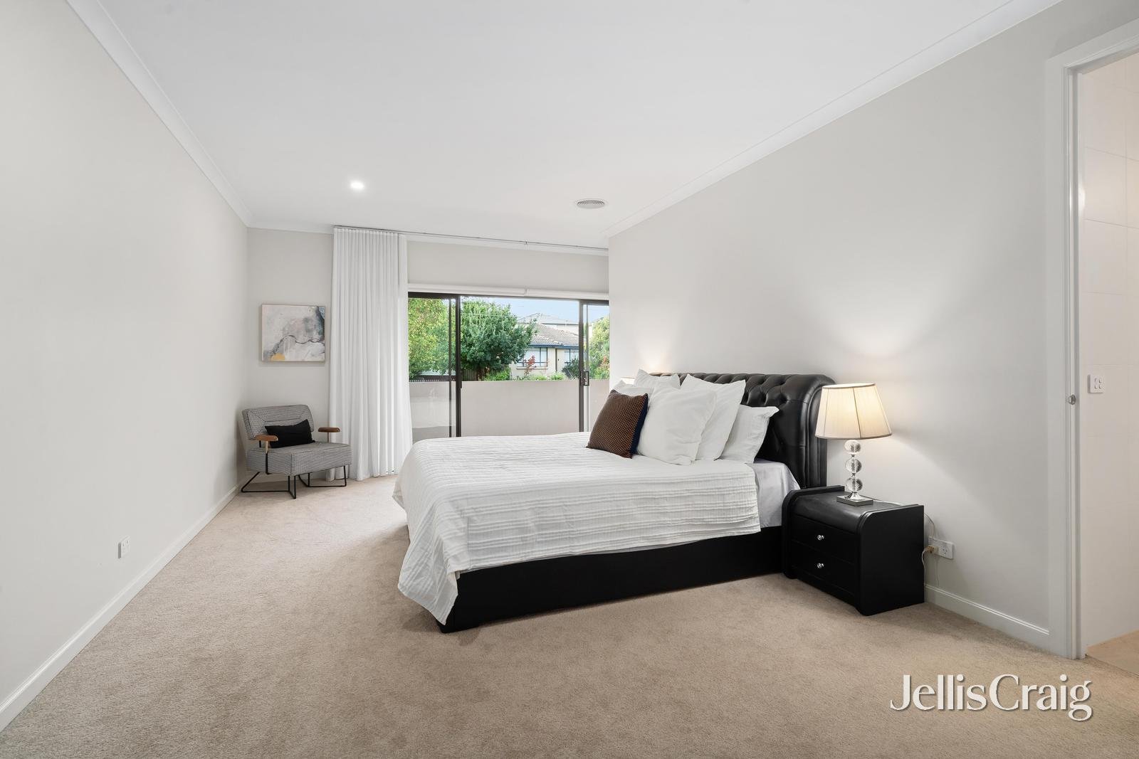 14 Glenfern Avenue, Doncaster image 8