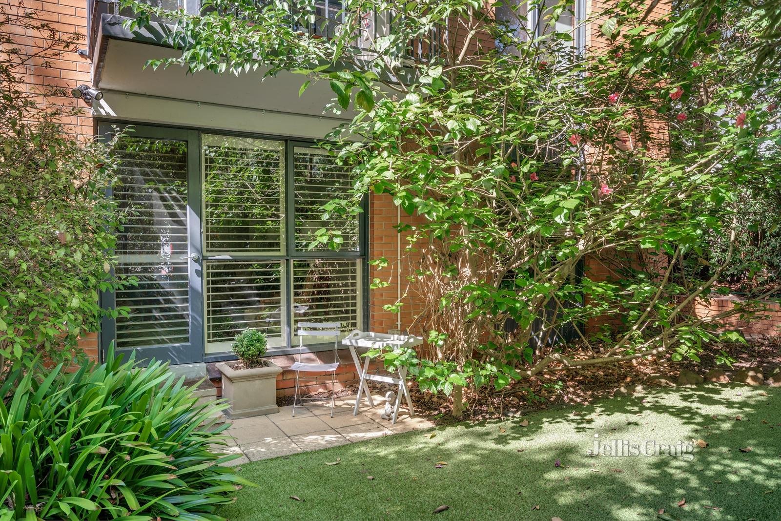 1/4 Glyndebourne Avenue, Toorak image 9