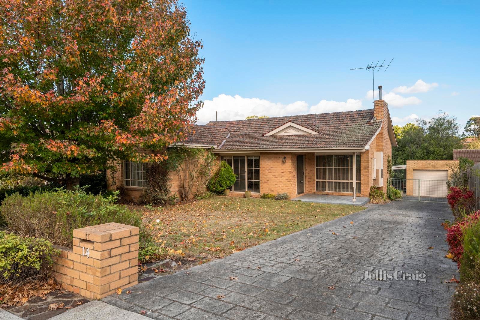 14 Hamilton Avenue, Blackburn image 2
