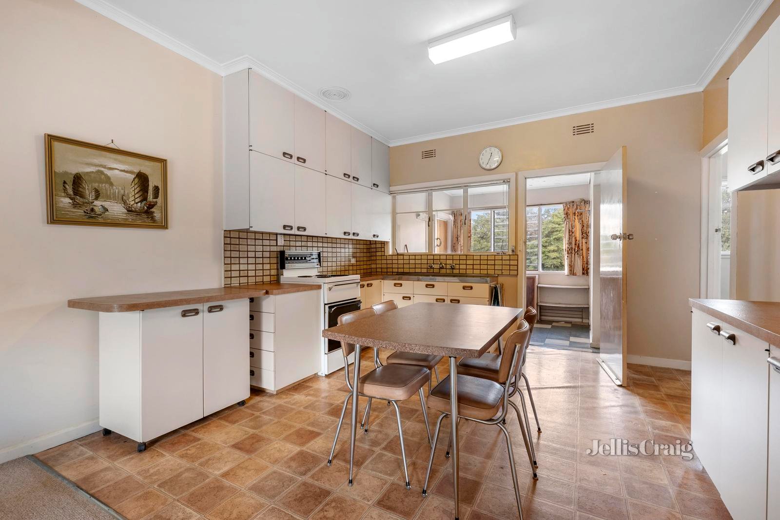 14 Hamilton Avenue, Blackburn image 5
