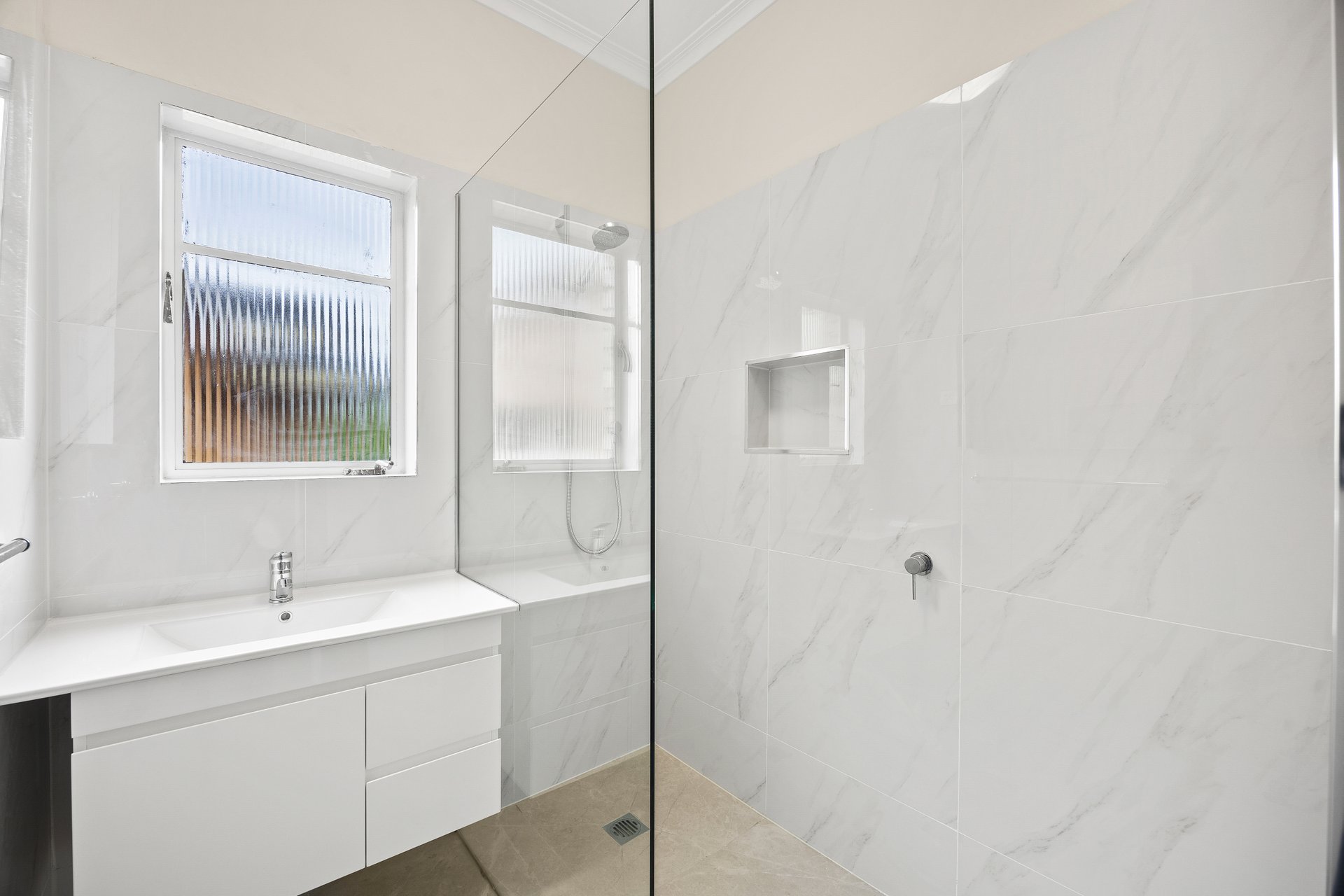 14 Hamilton Avenue, Blackburn image 4