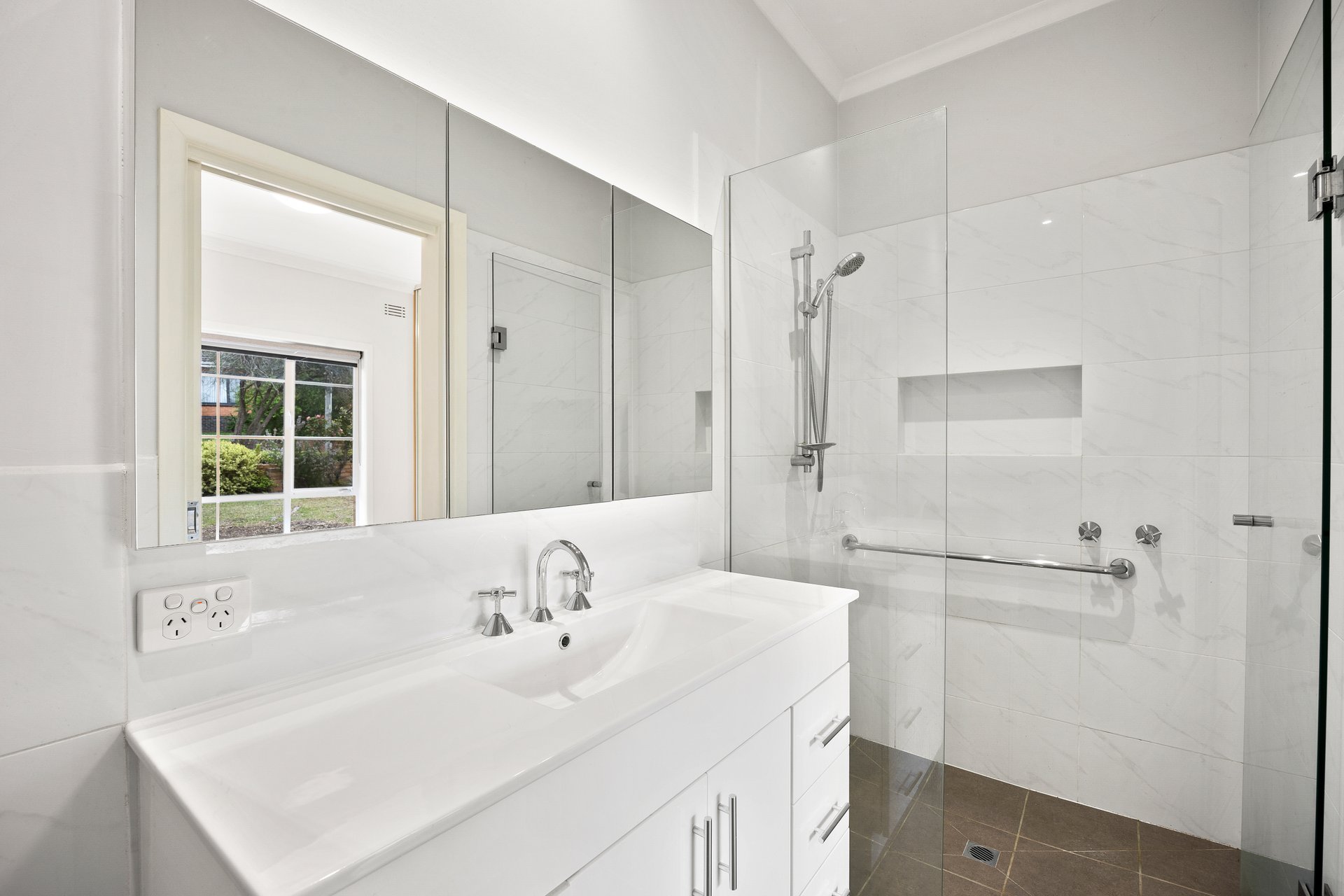 14 Hamilton Avenue, Blackburn image 6