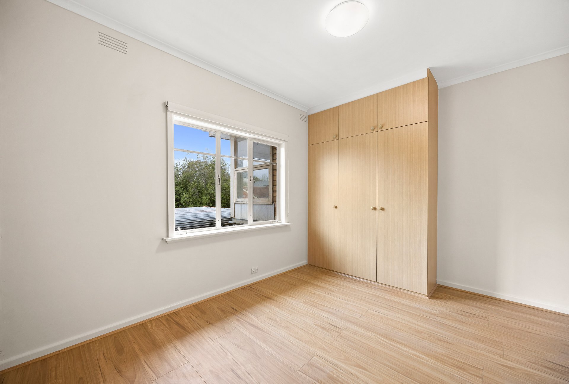 14 Hamilton Avenue, Blackburn image 7