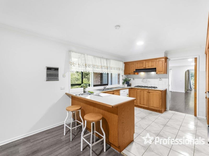 14 Highview Drive, Mooroolbark image 2