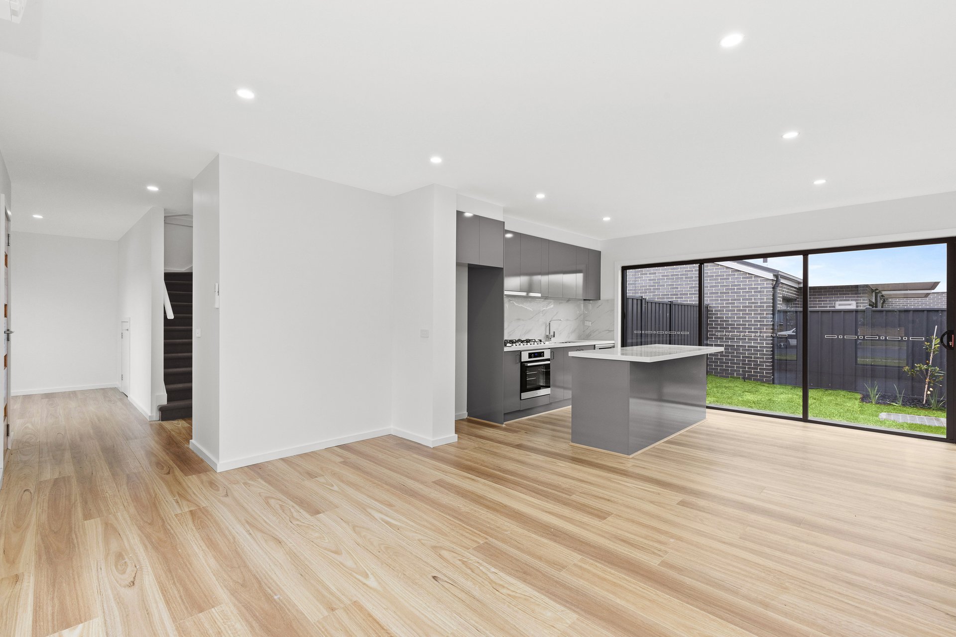 1/4 Hillside Street, Springvale image 3