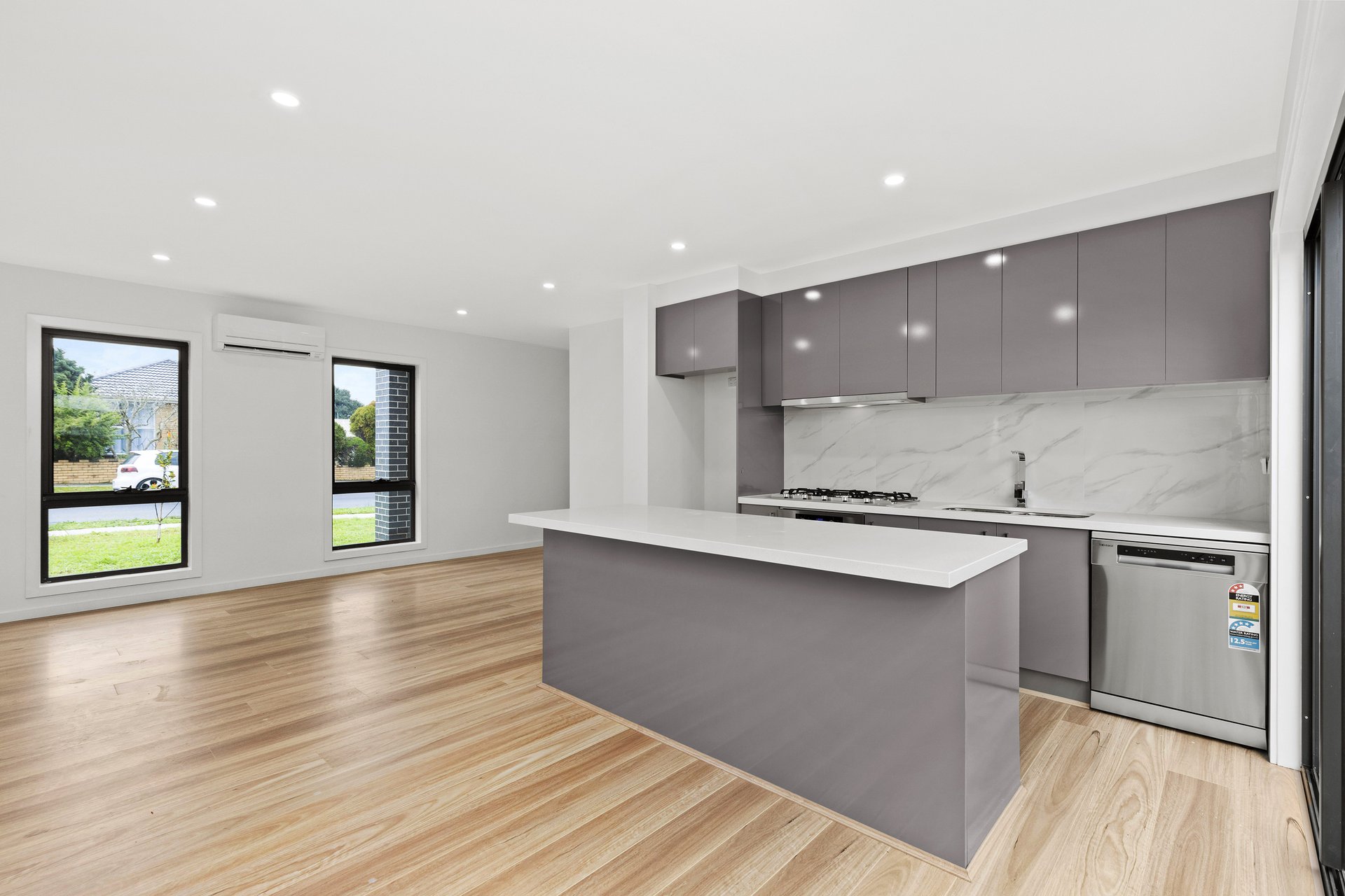 1/4 Hillside Street, Springvale image 2