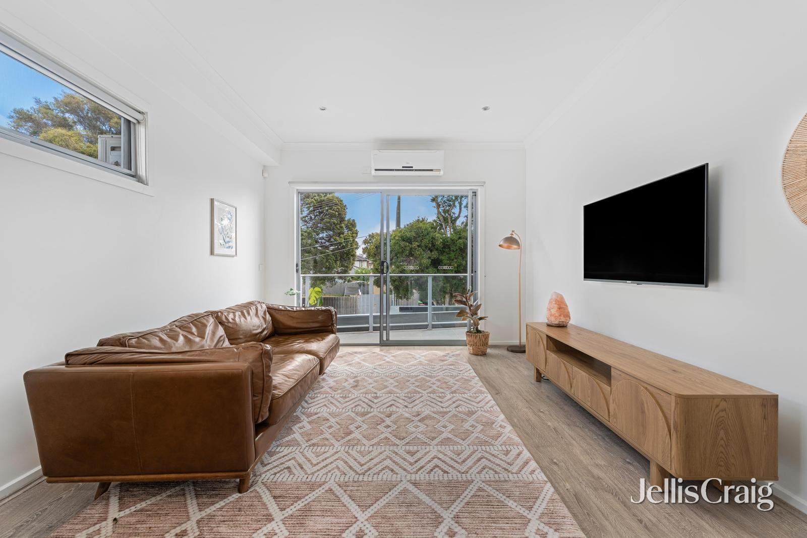 1/4 Holland Court, Maidstone image 1