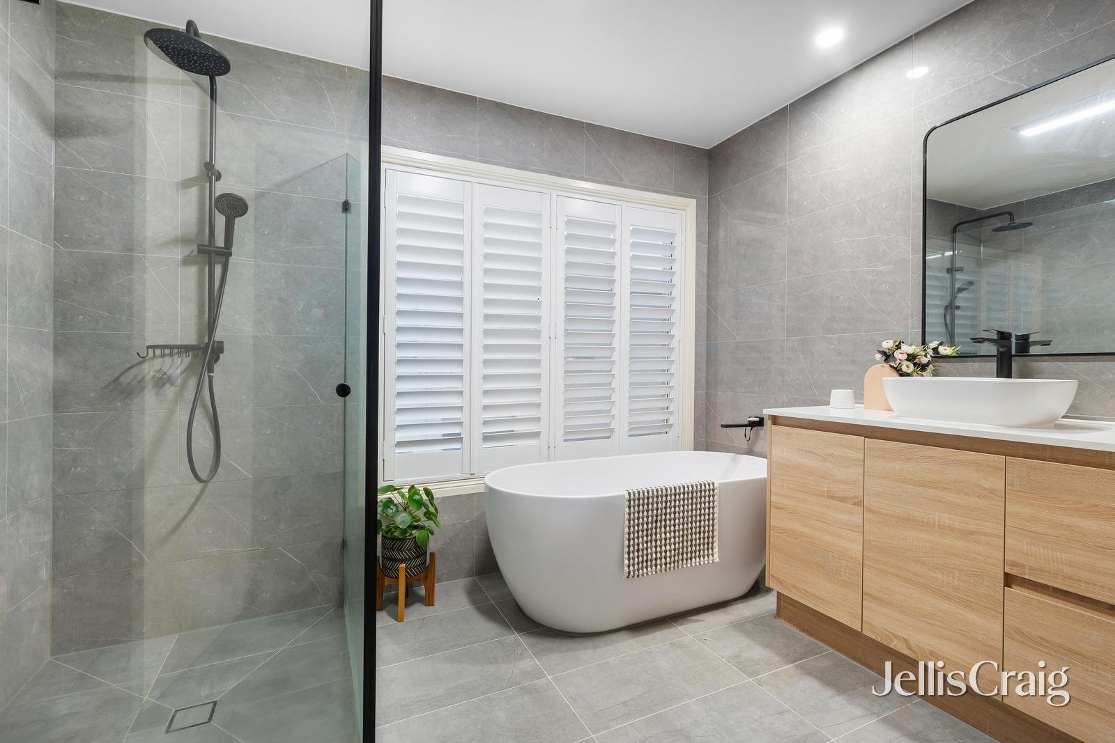 14 Holmes Way, Glen Waverley image 8