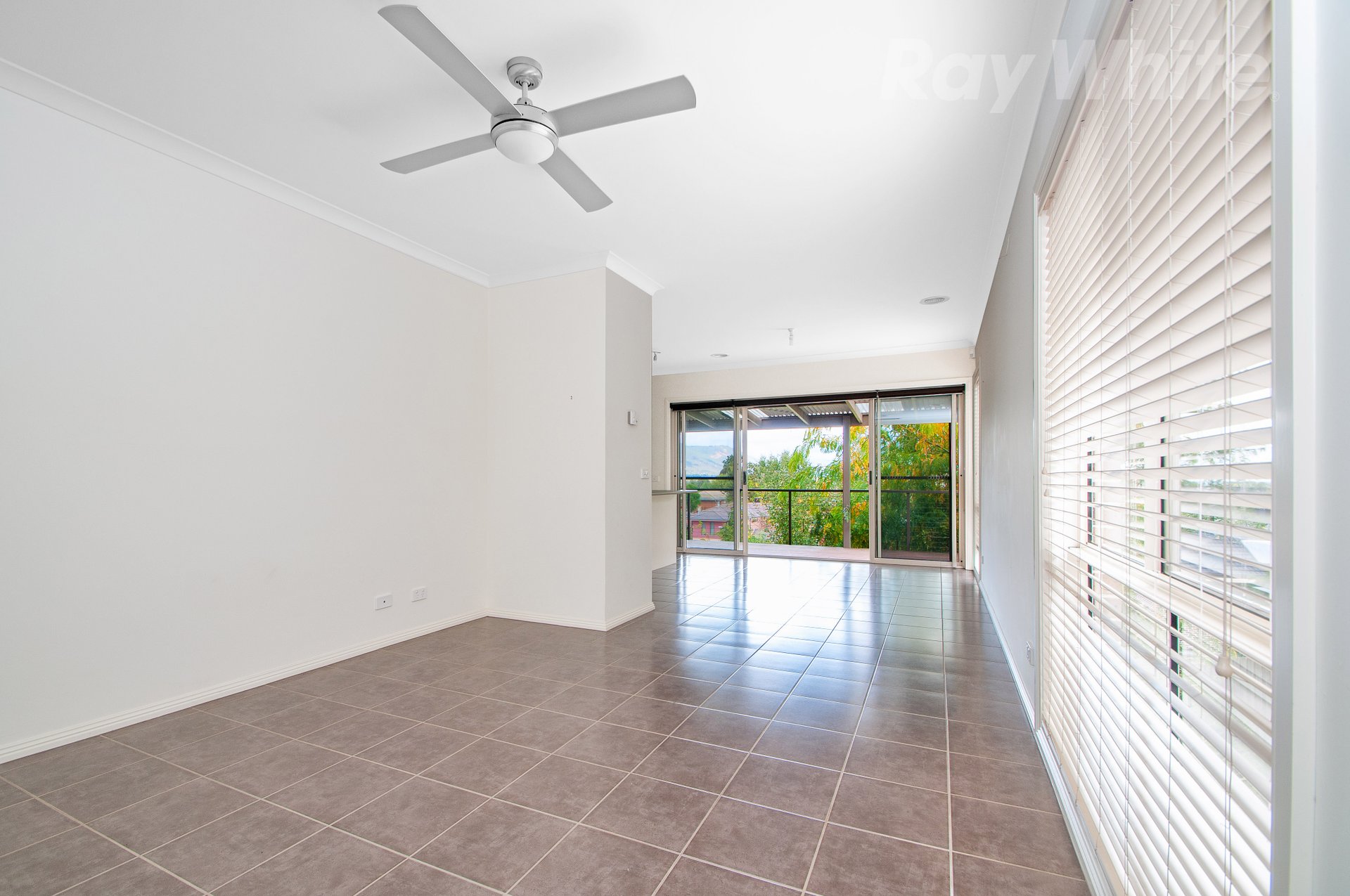 14 HUNTLY AVE, Mooroolbark image 6