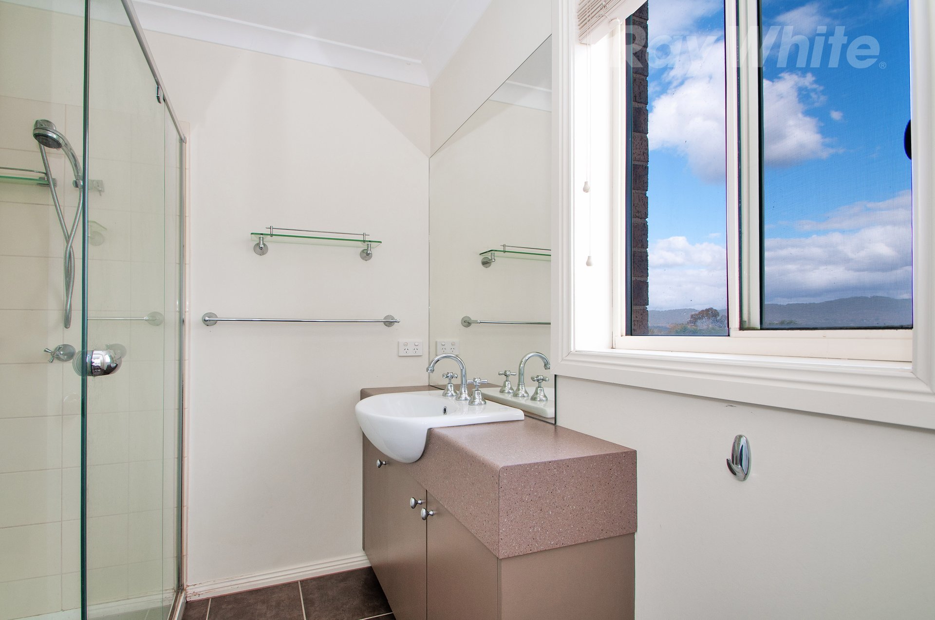 14 HUNTLY AVE, Mooroolbark image 7