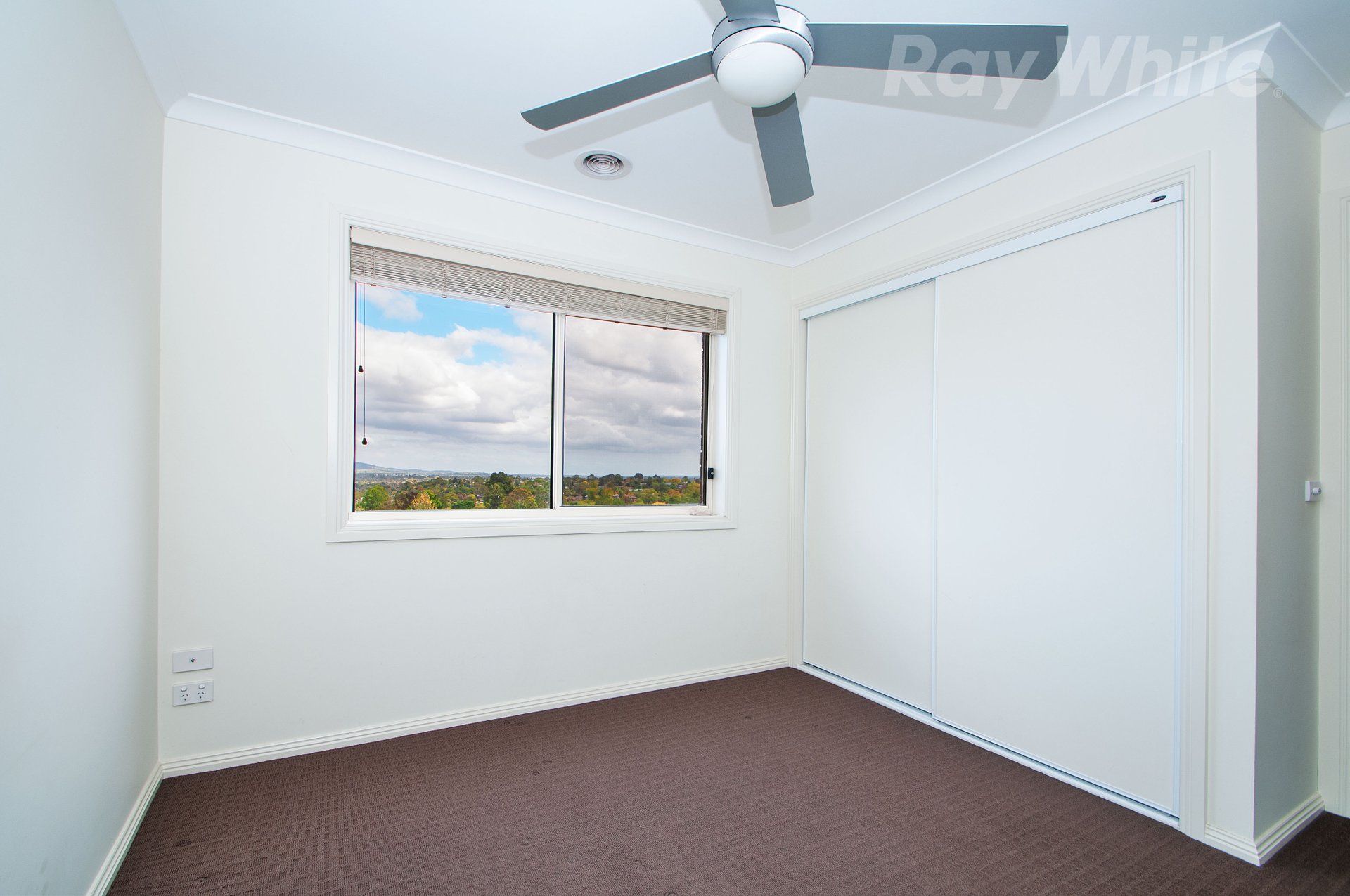 14 HUNTLY AVE, Mooroolbark image 10