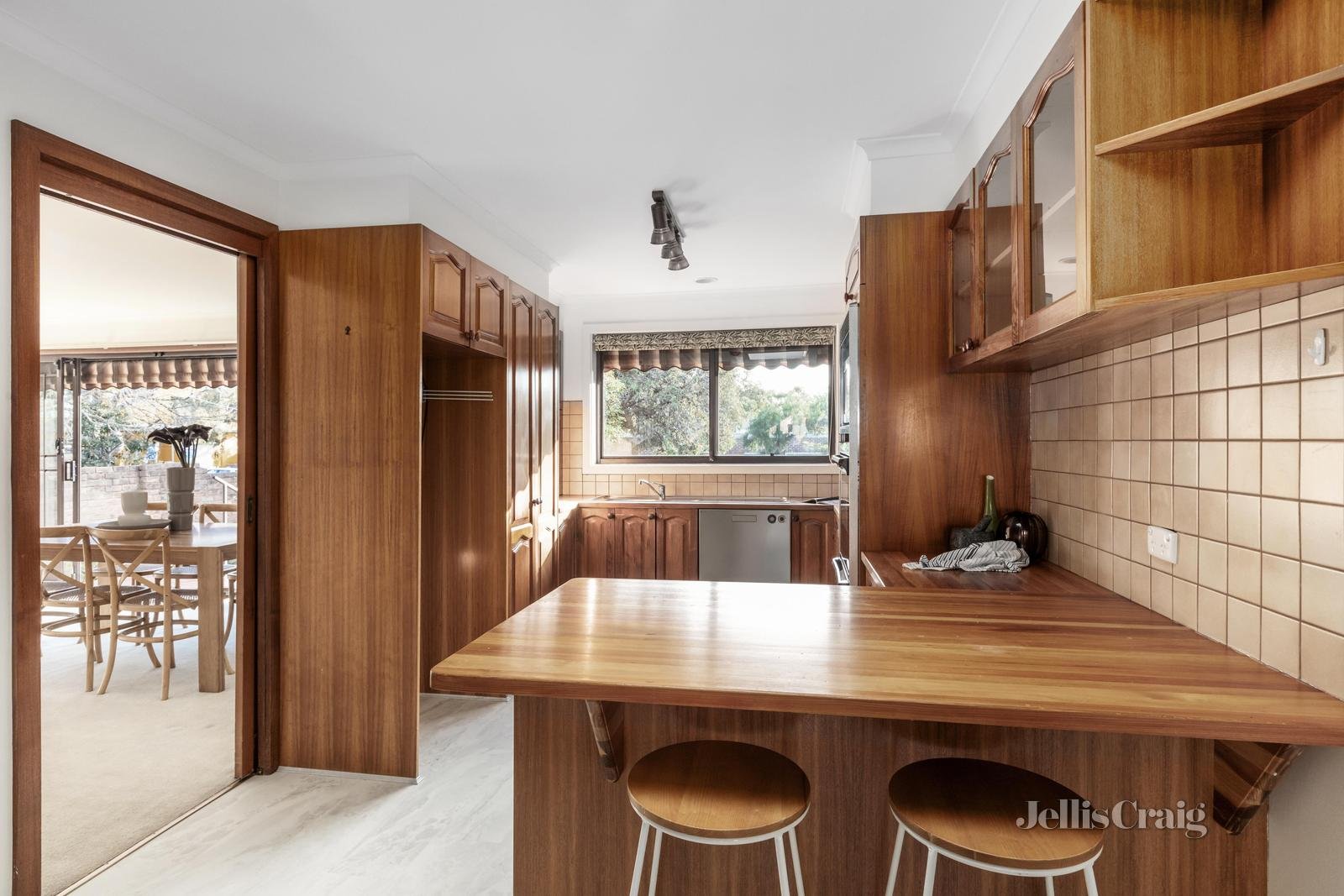 1/4 Iramoo Street, Balwyn image 4