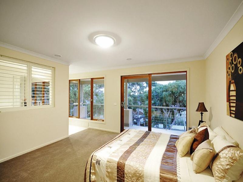14 Iramoo Street, Balwyn image 8