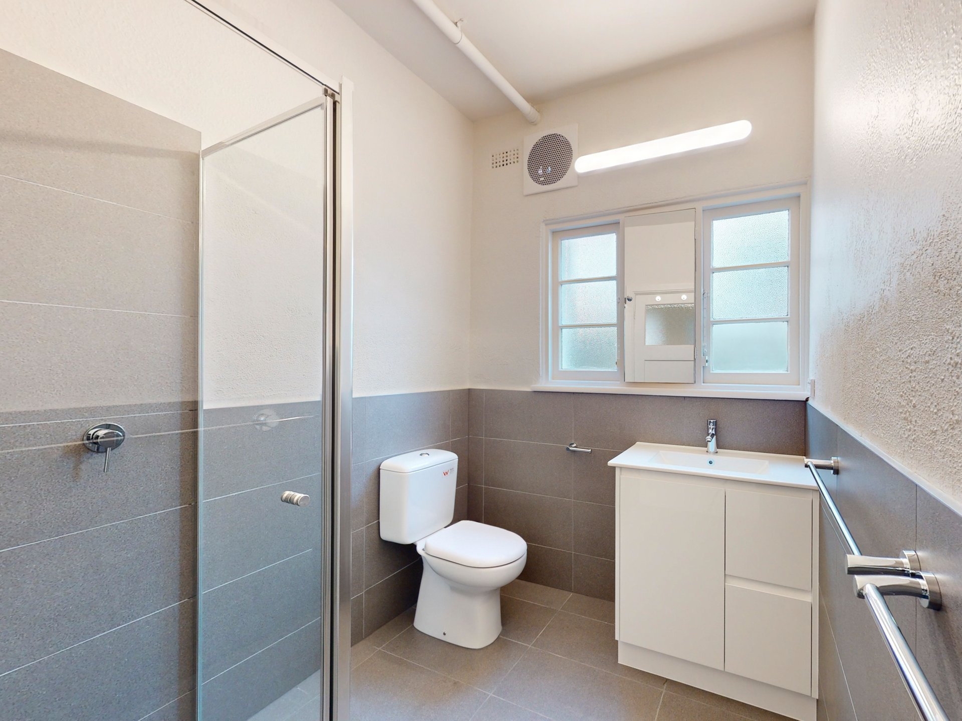 1 / 4 Irving Avenue PRAHRAN