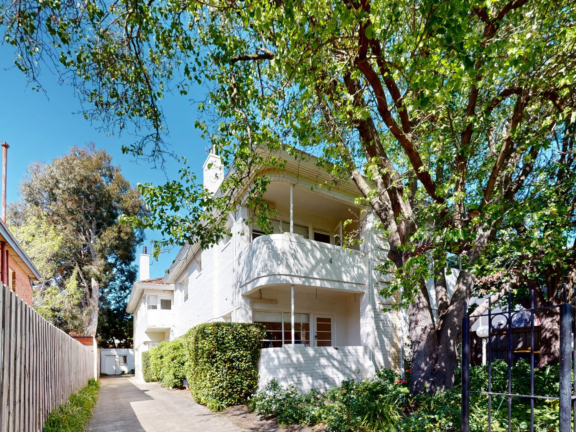 1 / 4 Irving Avenue PRAHRAN