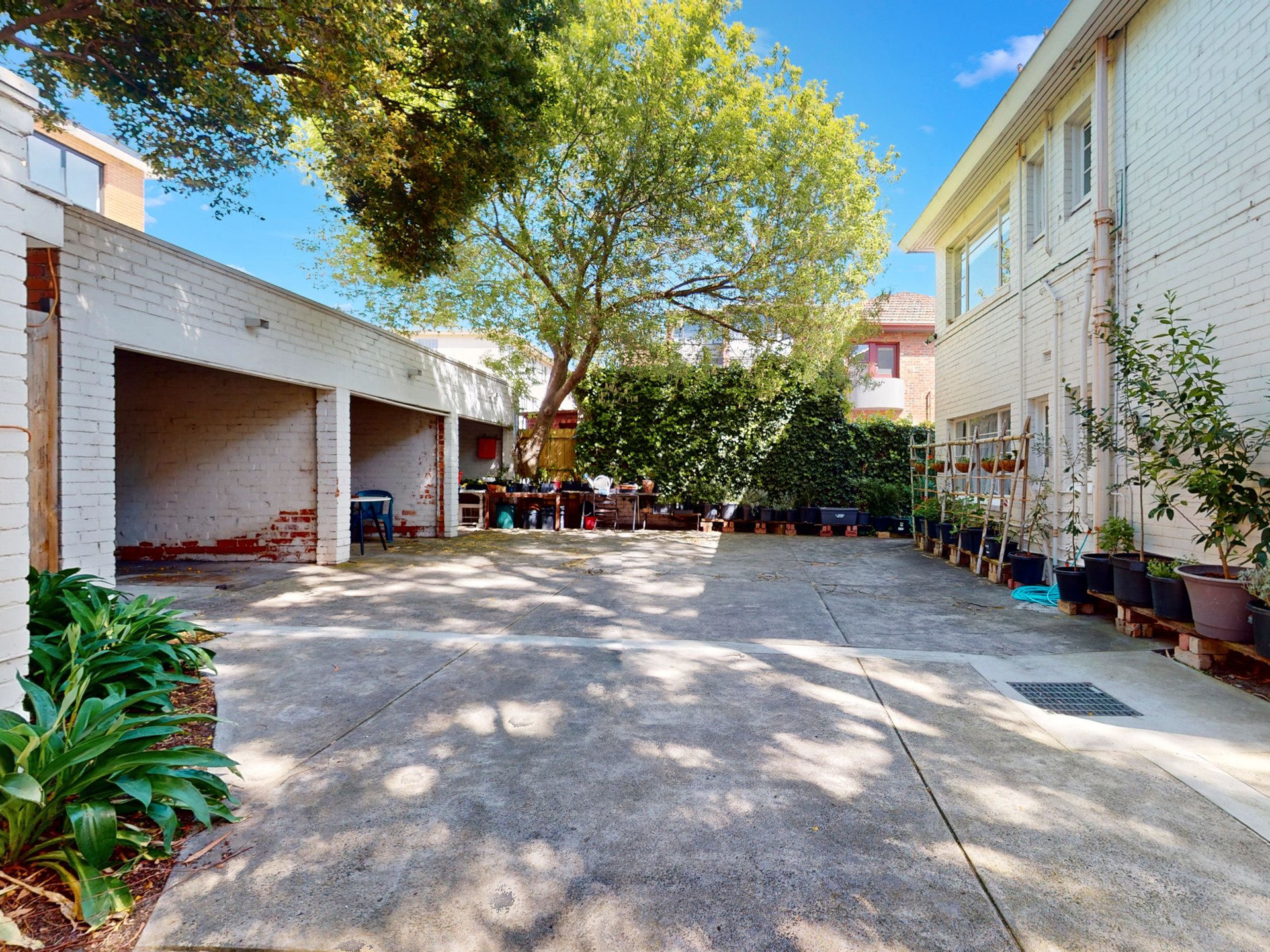 1 / 4 Irving Avenue PRAHRAN