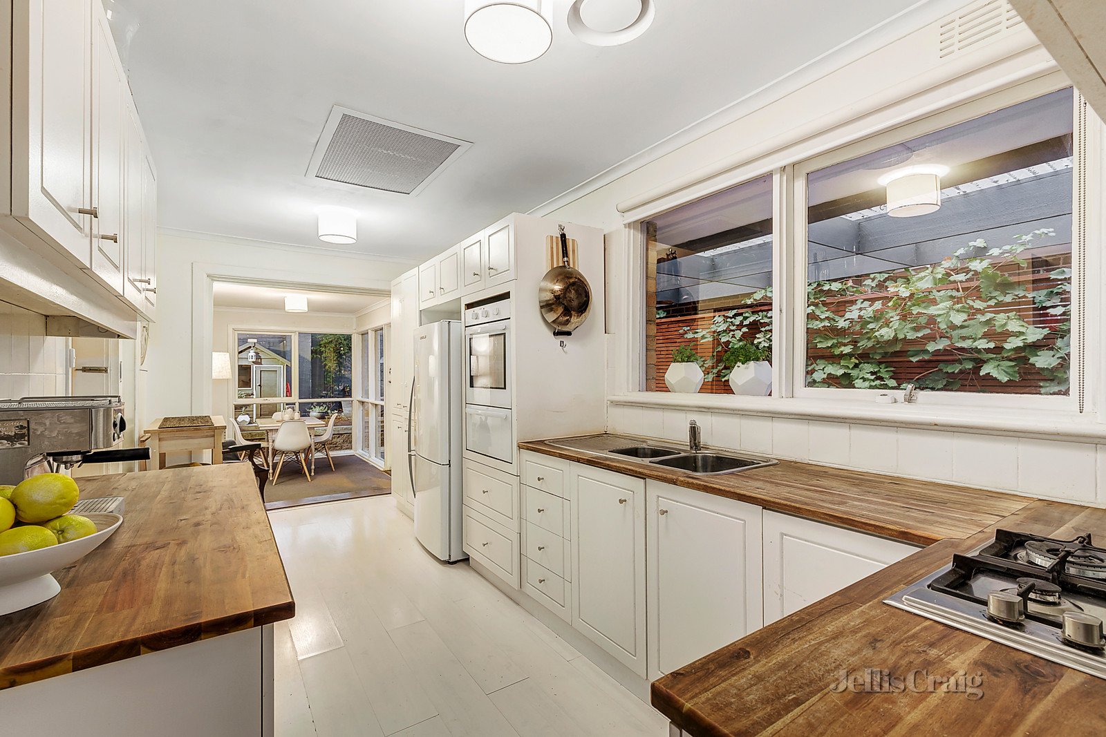 1/4 Judith Court, Mount Waverley image 3