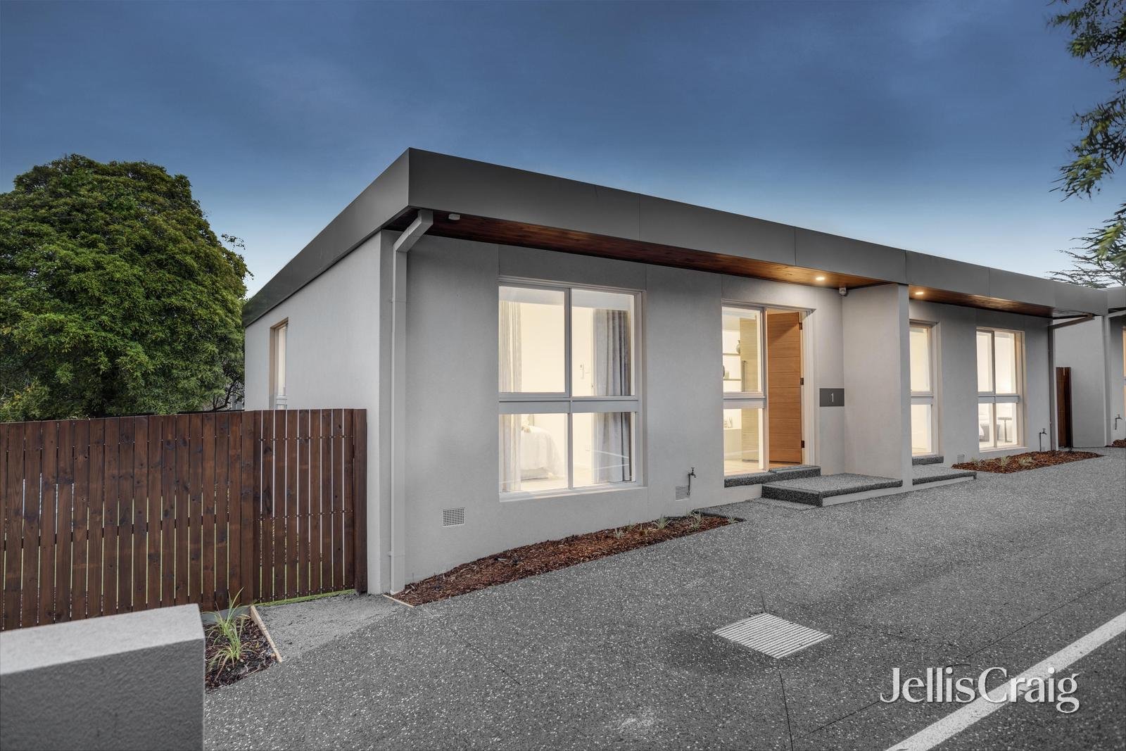 1/4 Kinkora Road, Blackburn image 1