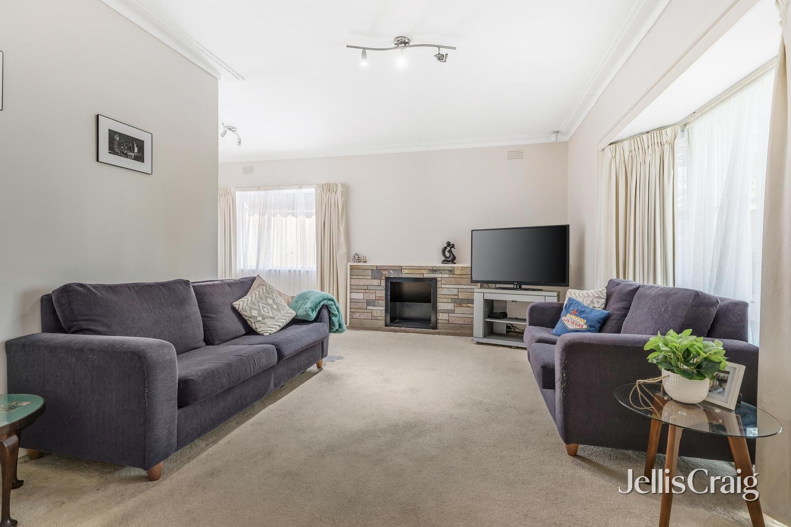 14 Kurrajong Avenue, Glen Waverley image 2