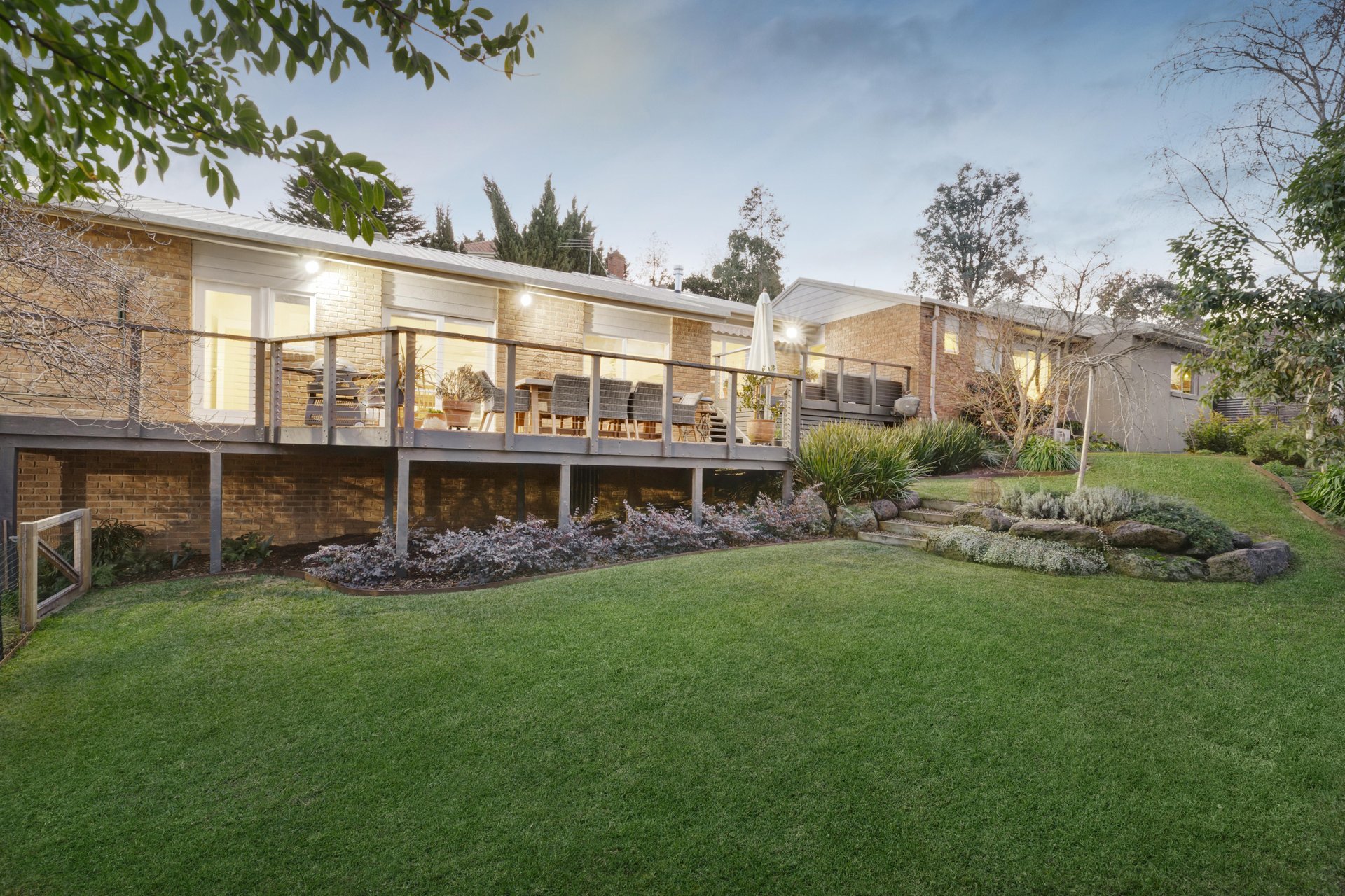 14 Laurel Hill Drive, Eltham North image 1