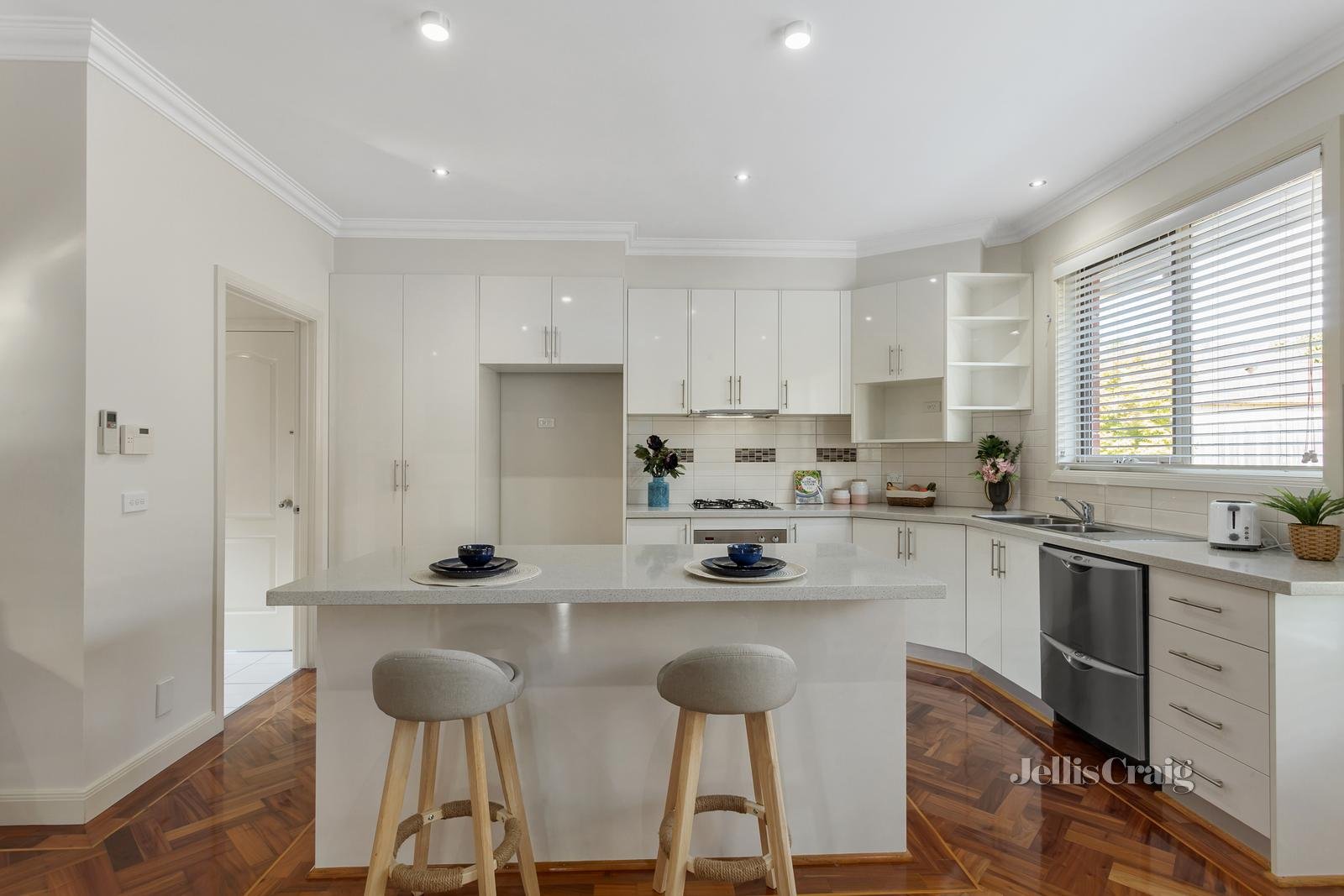 1/4 Lee Avenue, Mount Waverley image 3