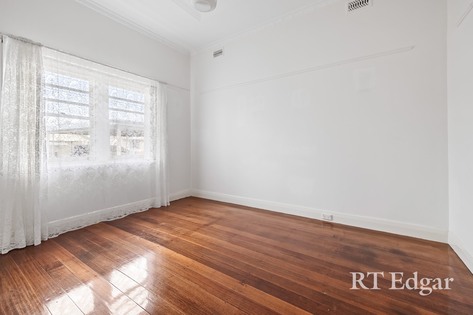 Property Gallery Thumbnail 8