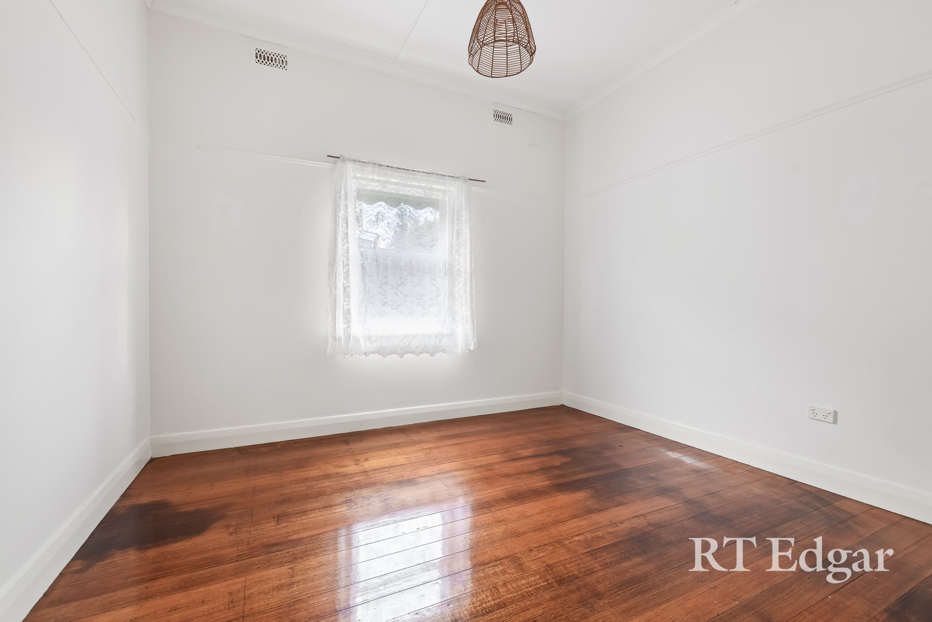 Property Gallery Thumbnail 9