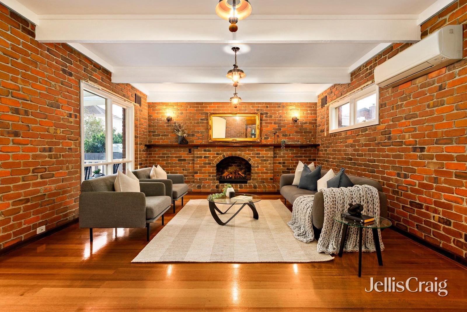 14 Logan Court, Mentone image 2