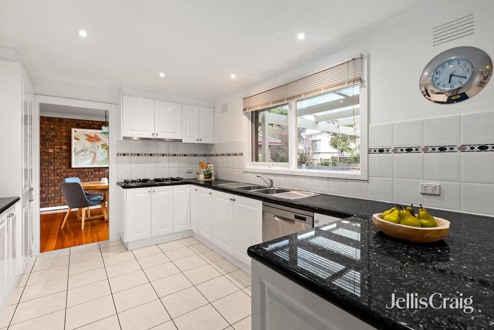 14 Logan Court, Mentone image 3