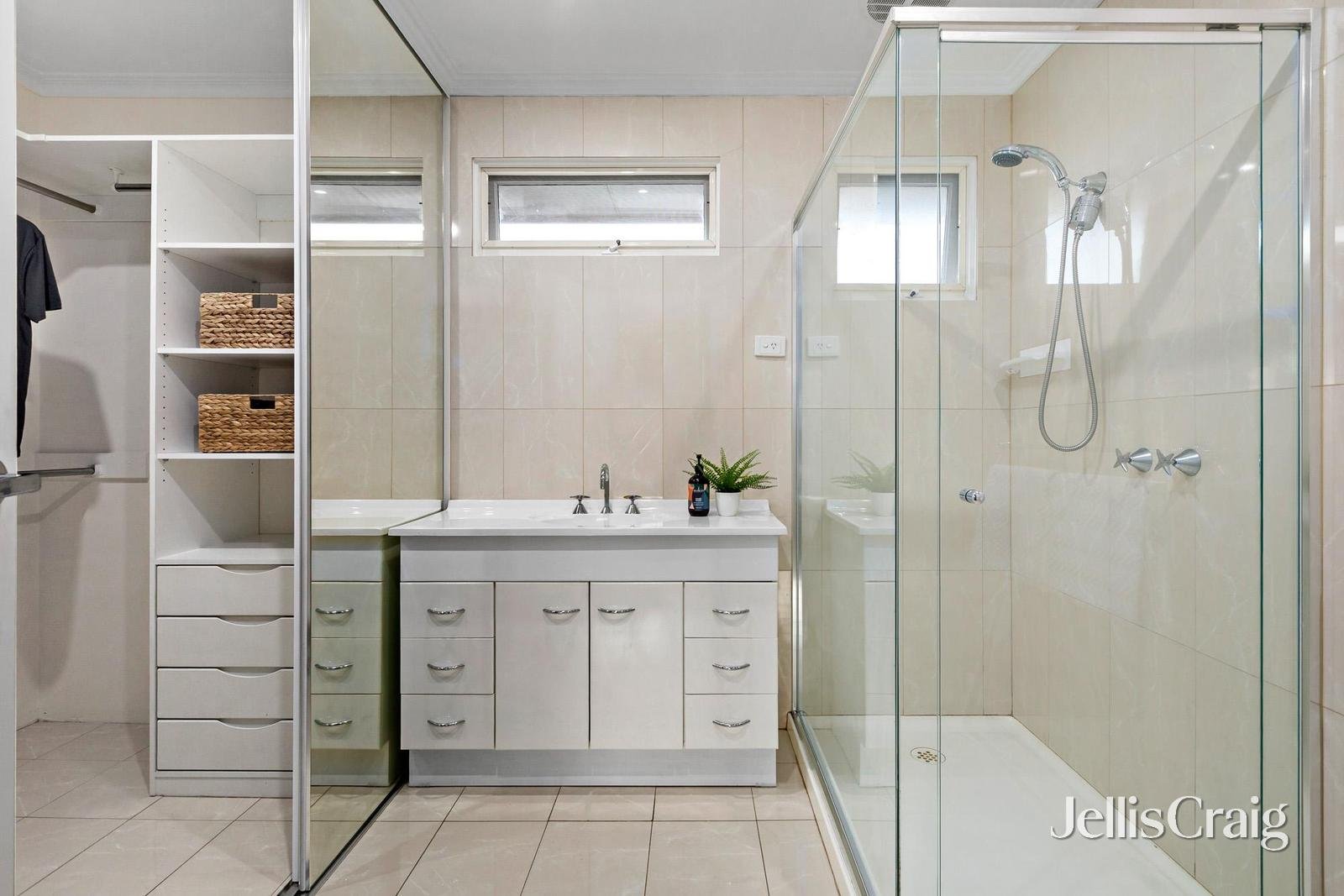 14 Logan Court, Mentone image 9