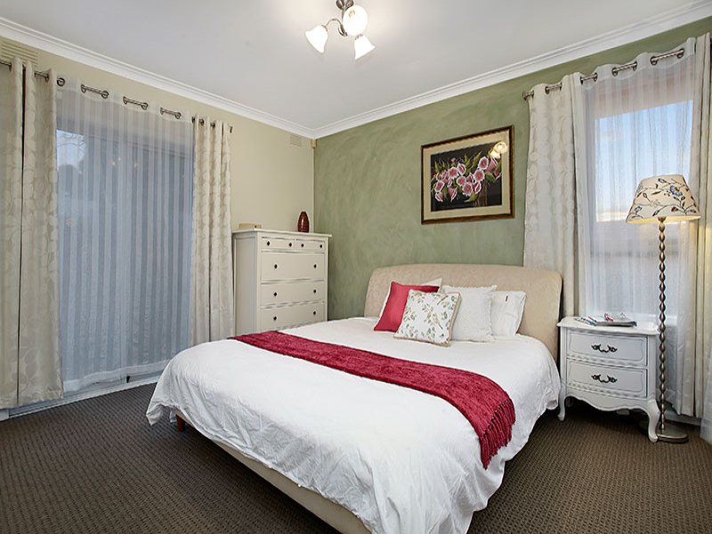 14 Lorraine Drive, Burwood East image 6