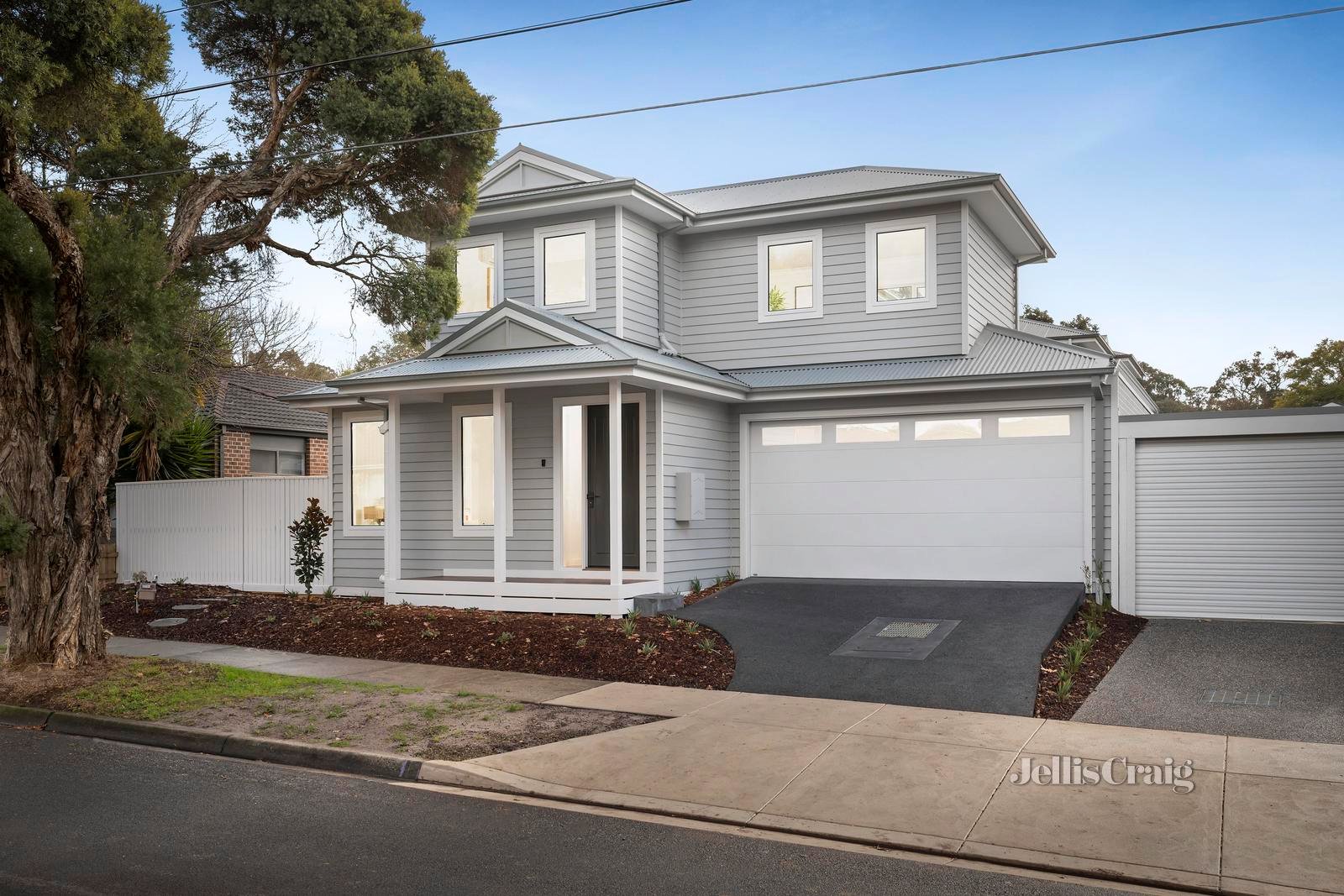14 Lucille Avenue, Croydon South image 1