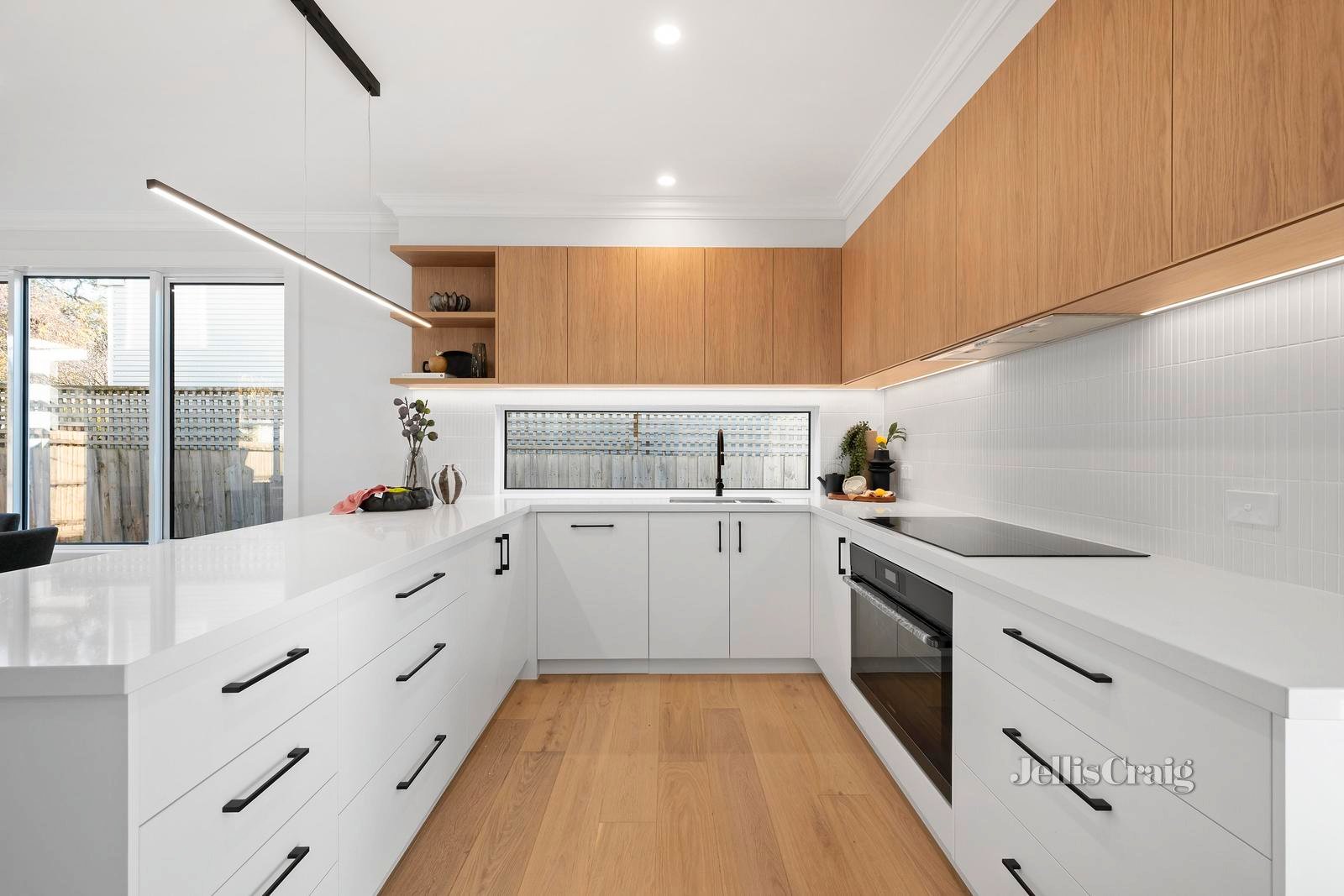 14 Lucille Avenue, Croydon South image 3