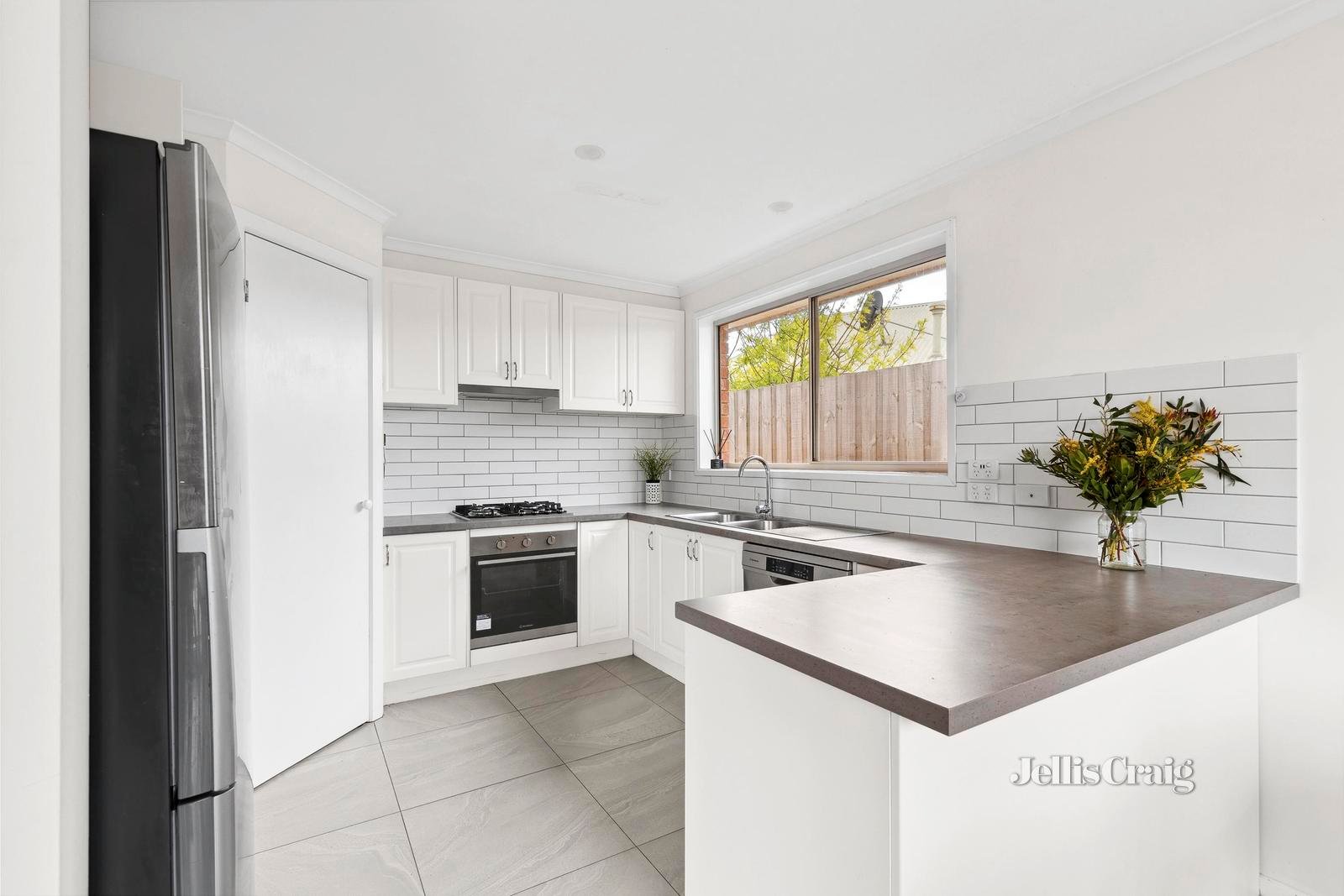 14 Lucy Court, St Albans Park image 3