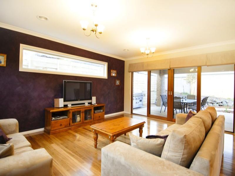 14 Madeline Drive, Wandana Heights image 4